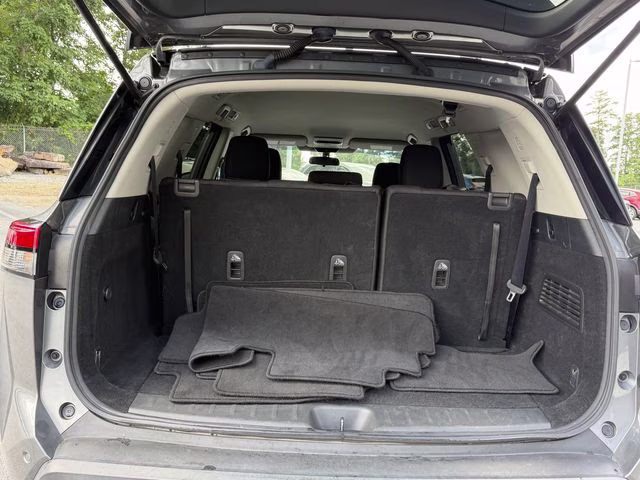 2022 Gun Metallic Nissan Pathfinder SV 4X4 SUV