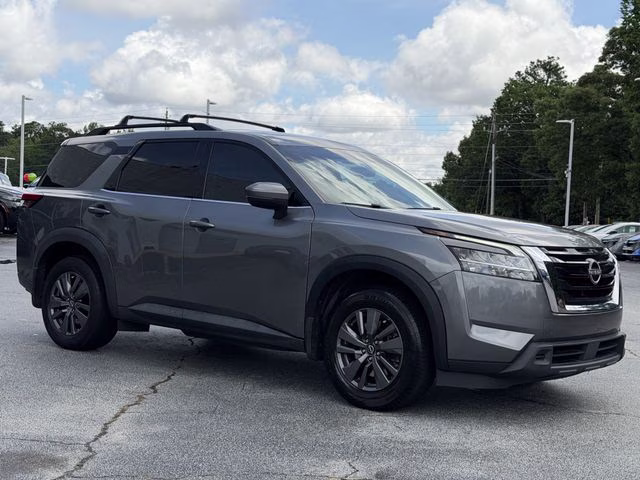 2022 Gun Metallic Nissan Pathfinder SV 4X4 SUV