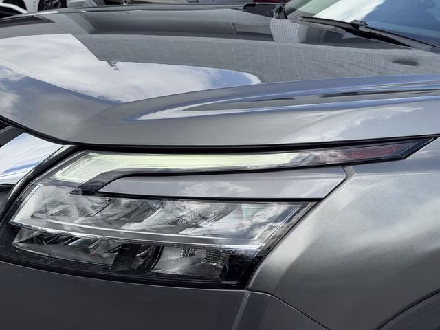 2022 Gun Metallic Nissan Pathfinder SV 4X4 SUV