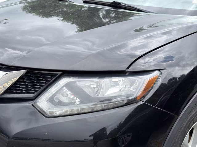 2016 Magnetic Black Nissan Rogue SV FWD SUV