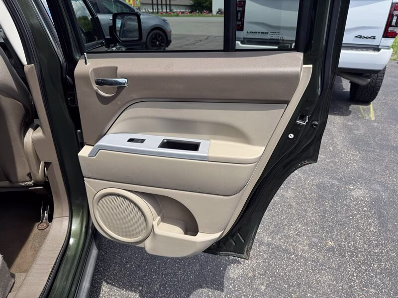 2008 Jeep Green Metallic Clear Coat Jeep Patriot Sport FWD SUV