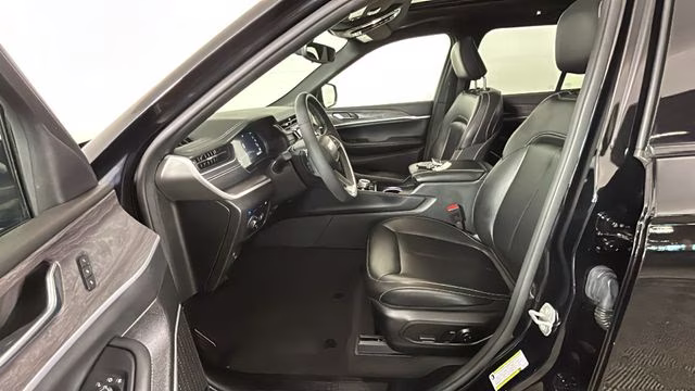 2024 Diamond Black Crystal Pearlcoat Jeep Grand Cherokee 4xe 4X4 SUV