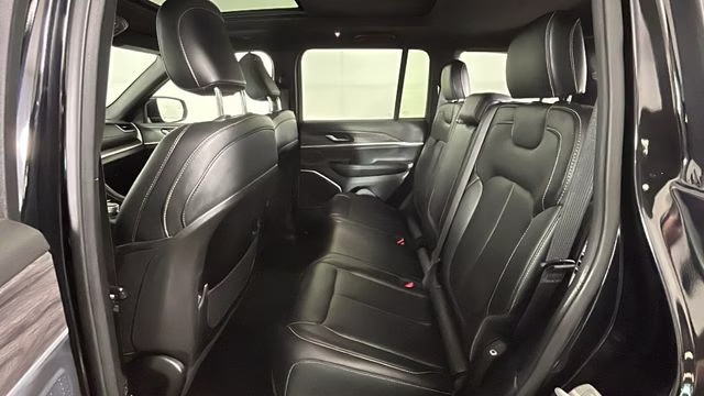 2024 Diamond Black Crystal Pearlcoat Jeep Grand Cherokee 4xe 4X4 SUV