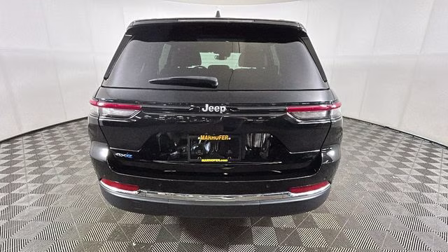 2024 Diamond Black Crystal Pearlcoat Jeep Grand Cherokee 4xe 4X4 SUV