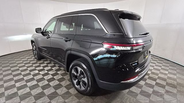 2024 Diamond Black Crystal Pearlcoat Jeep Grand Cherokee 4xe 4X4 SUV