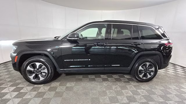 2024 Diamond Black Crystal Pearlcoat Jeep Grand Cherokee 4xe 4X4 SUV