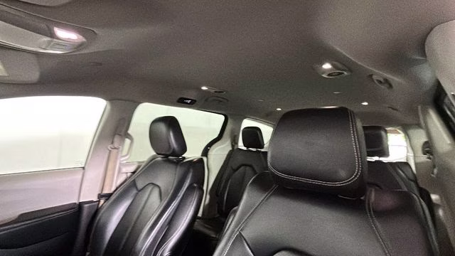 2021 Brilliant Black Crystal Pearlcoat Chrysler Voyager LXI FWD Van
