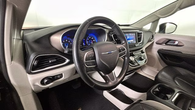 2021 Brilliant Black Crystal Pearlcoat Chrysler Voyager LXI FWD Van