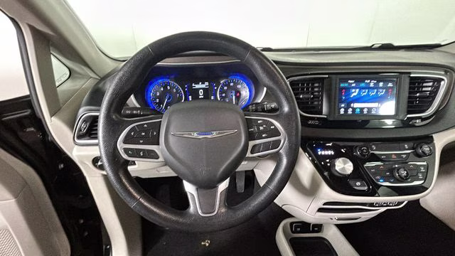 2021 Brilliant Black Crystal Pearlcoat Chrysler Voyager LXI FWD Van