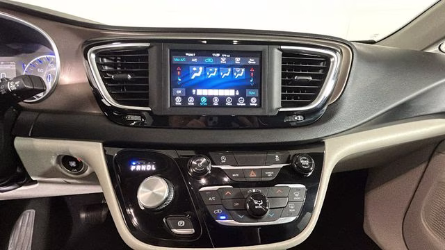2021 Brilliant Black Crystal Pearlcoat Chrysler Voyager LXI FWD Van