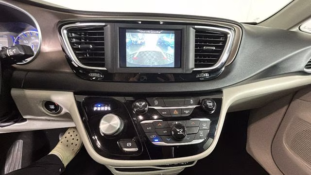 2021 Brilliant Black Crystal Pearlcoat Chrysler Voyager LXI FWD Van