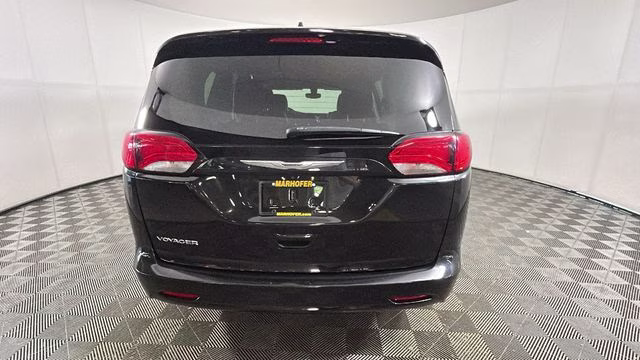 2021 Brilliant Black Crystal Pearlcoat Chrysler Voyager LXI FWD Van
