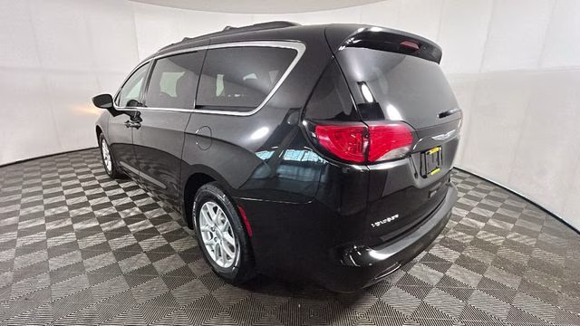 2021 Brilliant Black Crystal Pearlcoat Chrysler Voyager LXI FWD Van