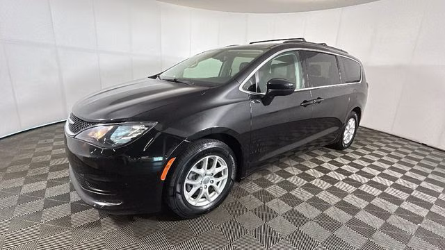 2021 Brilliant Black Crystal Pearlcoat Chrysler Voyager LXI FWD Van