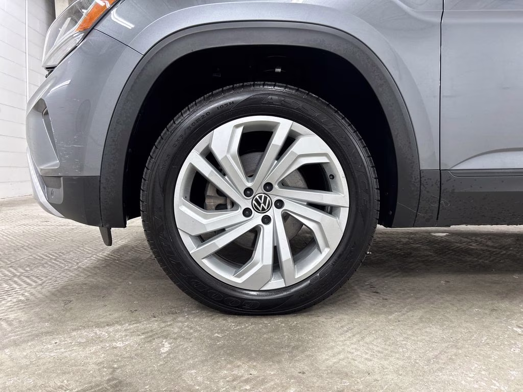 2022 Platinum Gray Metallic Volkswagen Atlas 3.6L V6 SE w/Technology FWD SUV
