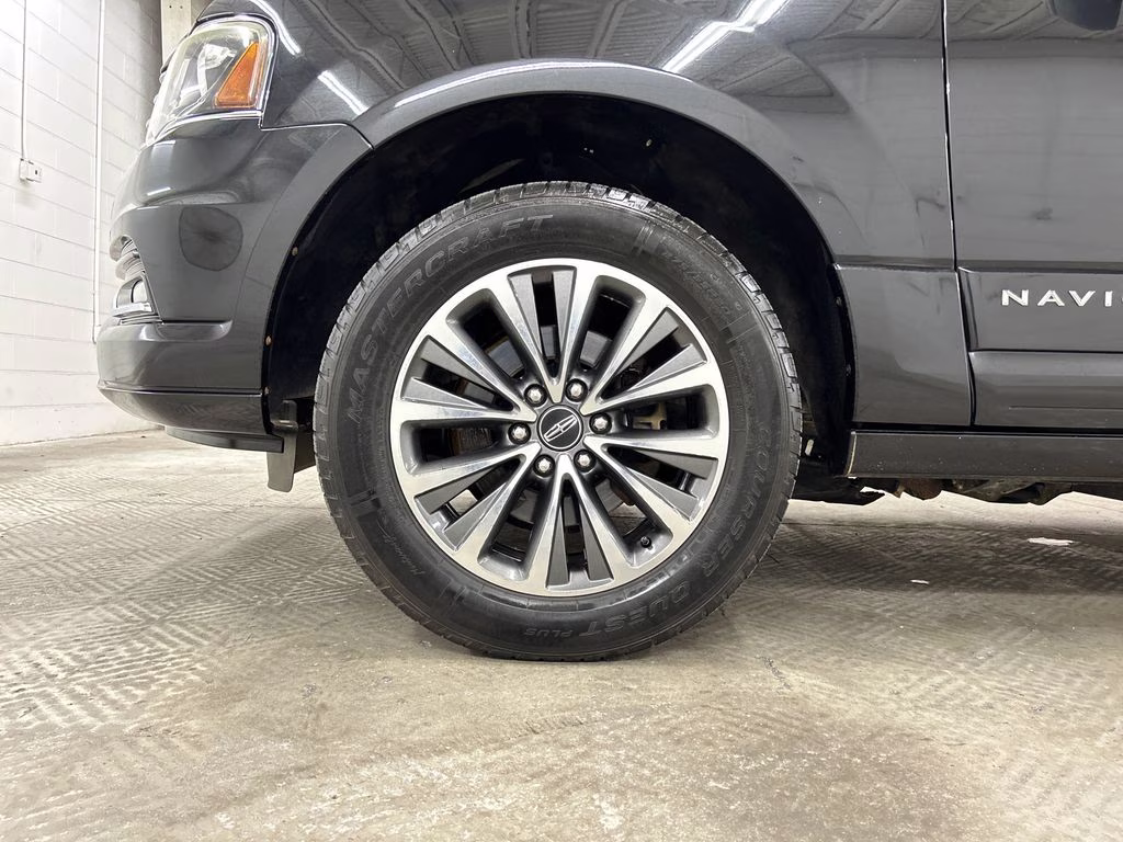 2015 Tuxedo Black Metallic Lincoln Navigator Base RWD SUV