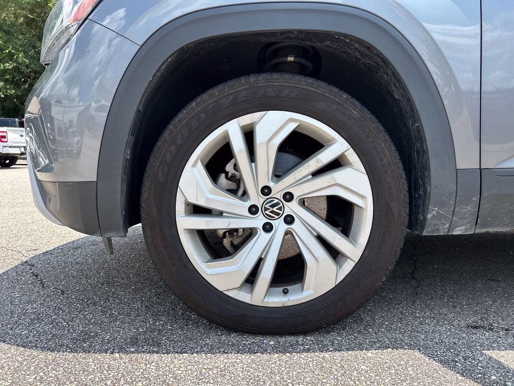 2022 Platinum Gray Metallic Volkswagen Atlas 3.6L V6 SE w/Technology FWD SUV