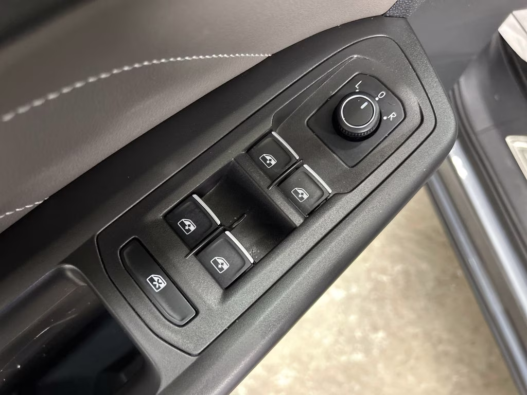 2022 Platinum Gray Metallic Volkswagen Atlas 3.6L V6 SE w/Technology FWD SUV