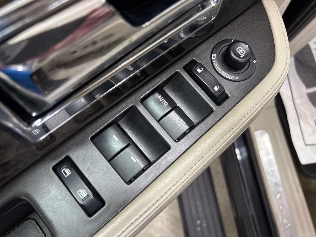 2015 Tuxedo Black Metallic Lincoln Navigator Base RWD SUV