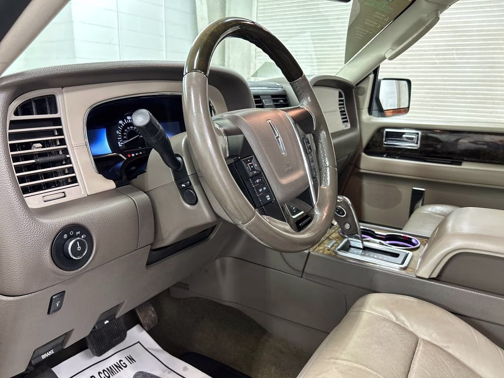 2015 Tuxedo Black Metallic Lincoln Navigator Base RWD SUV