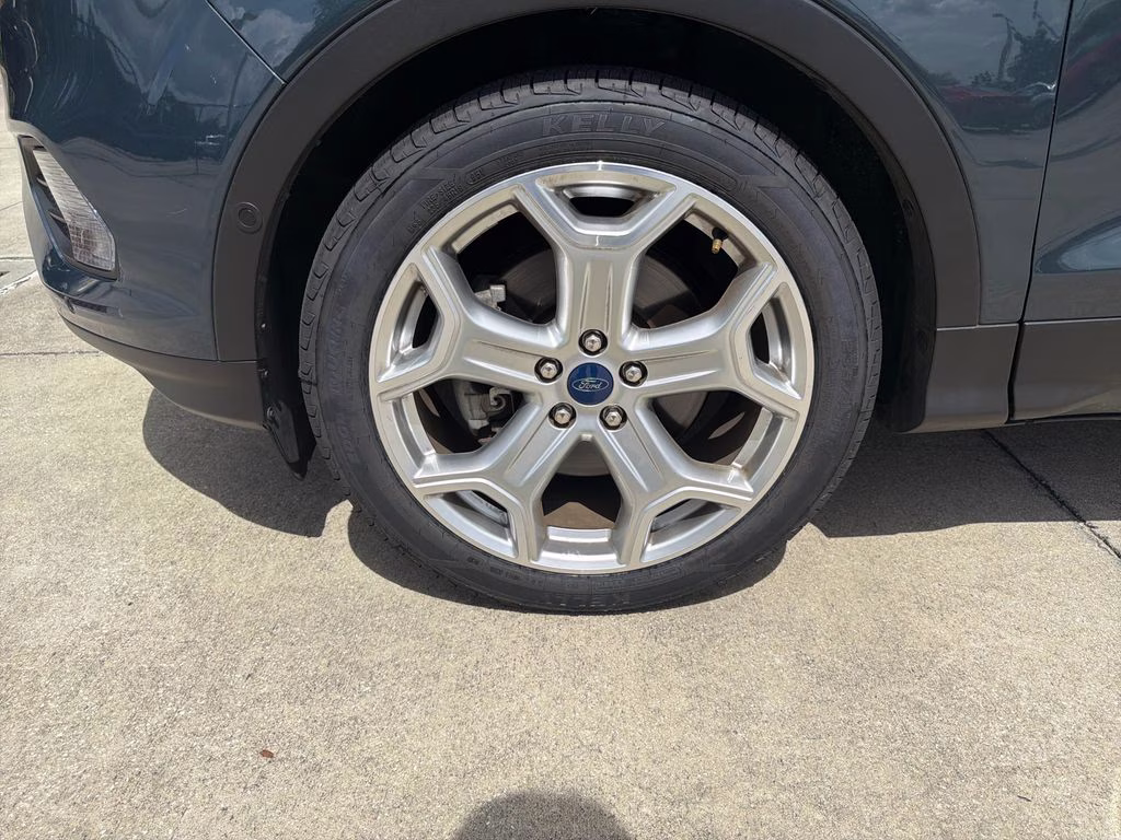 2019 Sea Green Ford Escape Titanium FWD SUV