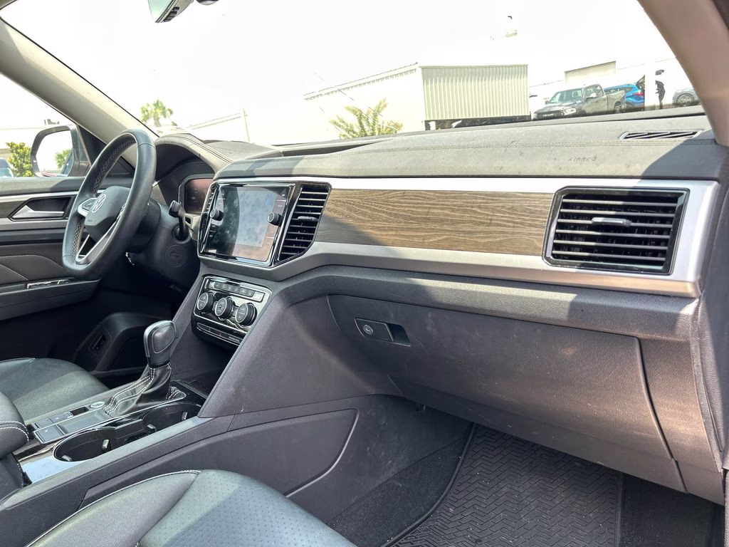 2022 Platinum Gray Metallic Volkswagen Atlas 3.6L V6 SE w/Technology FWD SUV