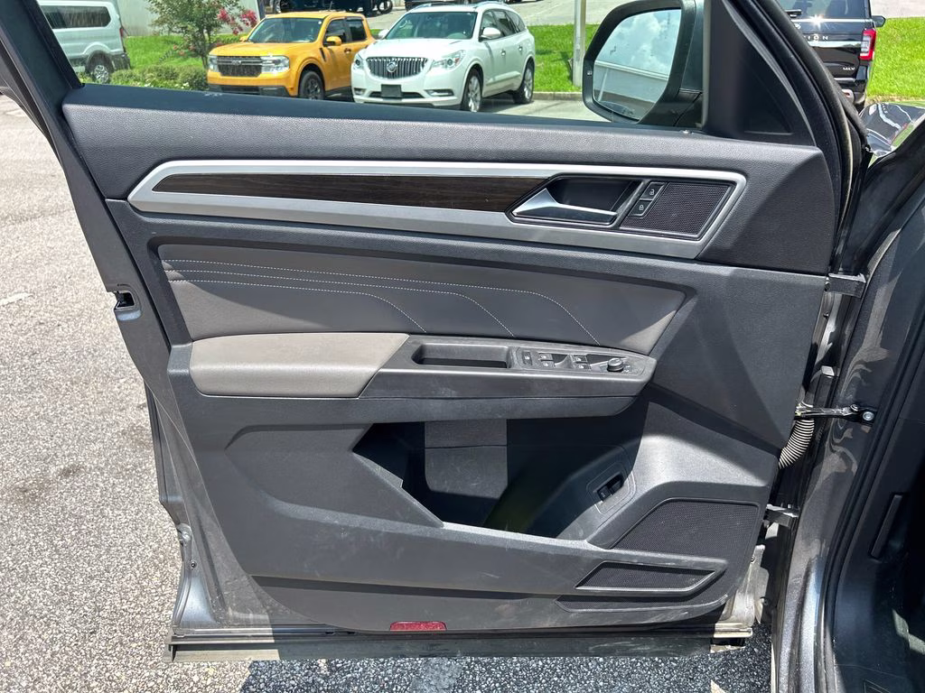 2022 Platinum Gray Metallic Volkswagen Atlas 3.6L V6 SE w/Technology FWD SUV