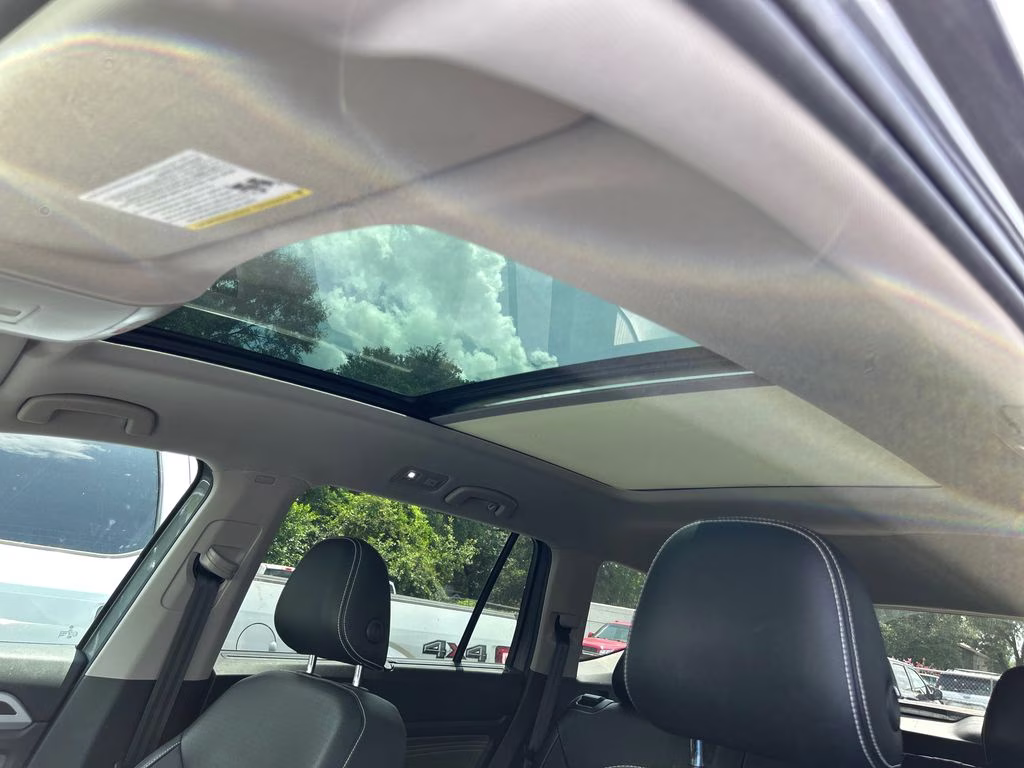 2022 Platinum Gray Metallic Volkswagen Atlas 3.6L V6 SE w/Technology FWD SUV