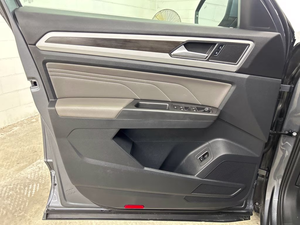 2022 Platinum Gray Metallic Volkswagen Atlas 3.6L V6 SE w/Technology FWD SUV