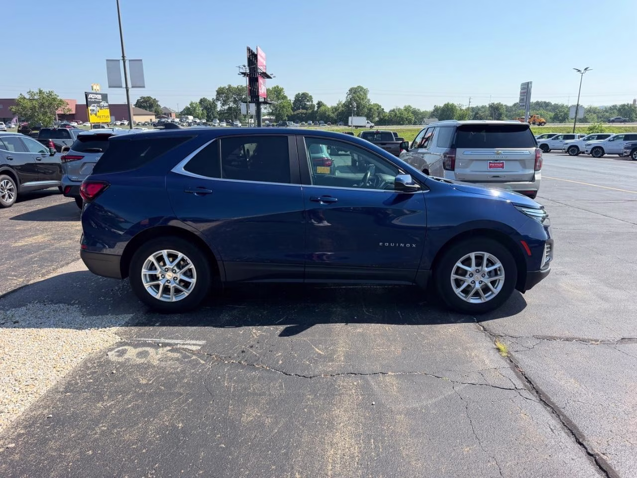 2023 Blue Glow Metallic Chevrolet Equinox LT FWD SUV