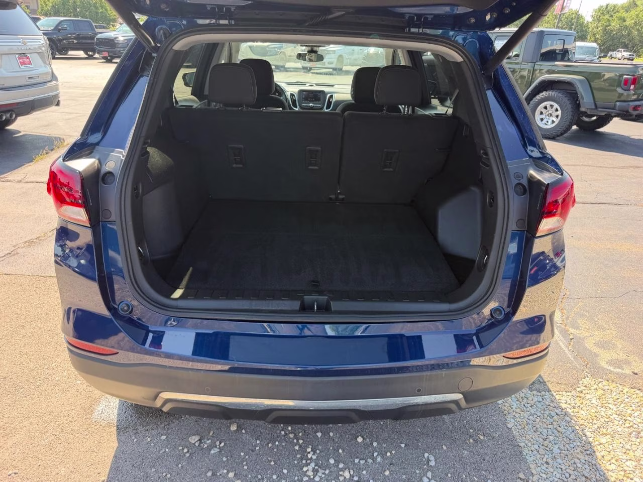 2023 Blue Glow Metallic Chevrolet Equinox LT FWD SUV