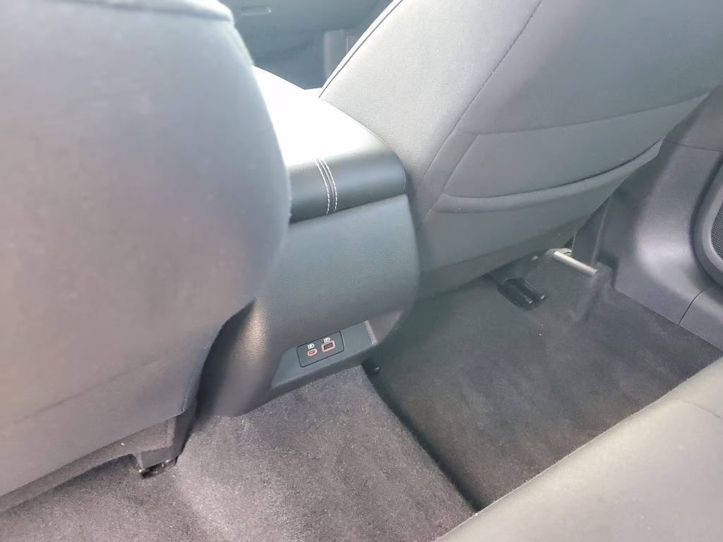 2023 Gun Metallic Nissan Altima 2.5 SV FWD Sedan