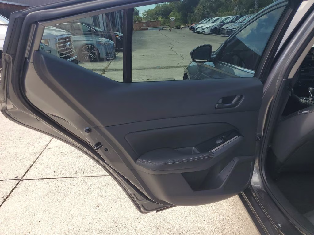 2023 Gun Metallic Nissan Altima 2.5 SV FWD Sedan