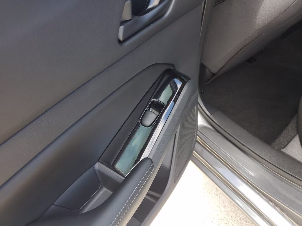 2023 Gun Metallic Nissan Altima 2.5 SV FWD Sedan