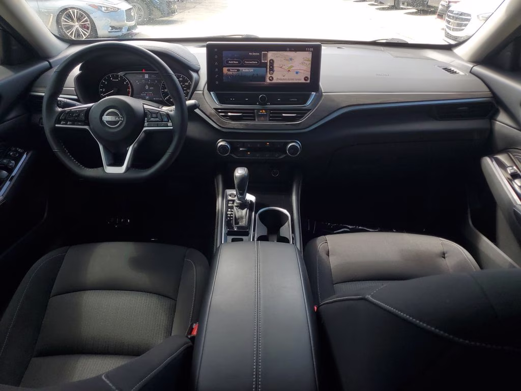 2023 Gun Metallic Nissan Altima 2.5 SV FWD Sedan