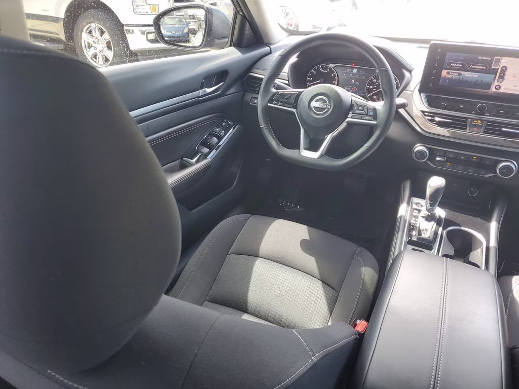 2023 Gun Metallic Nissan Altima 2.5 SV FWD Sedan