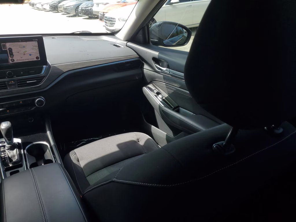 2023 Gun Metallic Nissan Altima 2.5 SV FWD Sedan