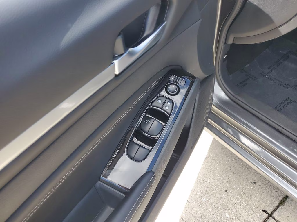 2023 Gun Metallic Nissan Altima 2.5 SV FWD Sedan