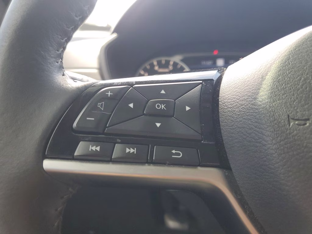 2023 Gun Metallic Nissan Altima 2.5 SV FWD Sedan