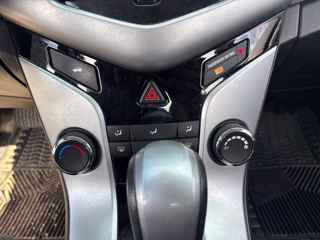 2015 Silver Ice Metallic Chevrolet Cruze LS FWD Sedan