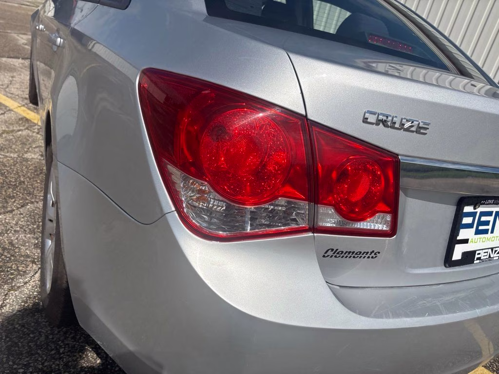 2015 Silver Ice Metallic Chevrolet Cruze LS FWD Sedan