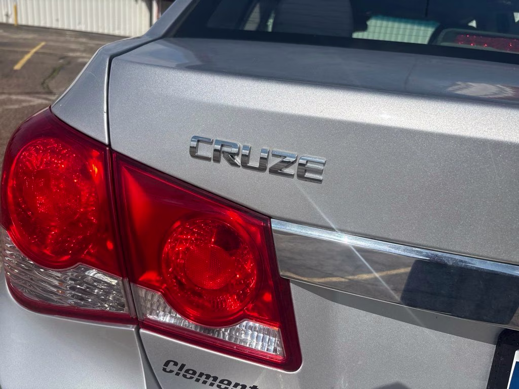 2015 Silver Ice Metallic Chevrolet Cruze LS FWD Sedan