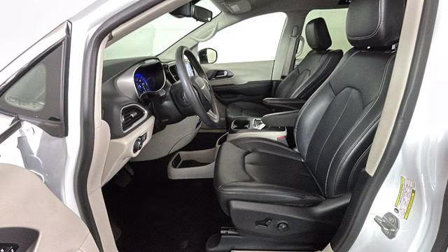 2024 Bright White Clearcoat Chrysler Pacifica Touring L FWD Van