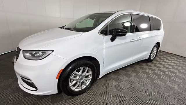 2024 Bright White Clearcoat Chrysler Pacifica Touring L FWD Van