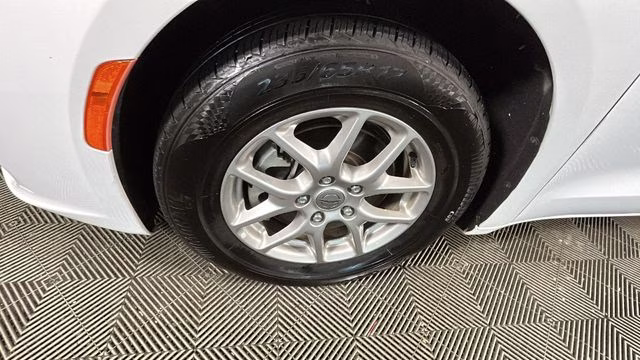 2024 Bright White Clearcoat Chrysler Pacifica Touring L FWD Van