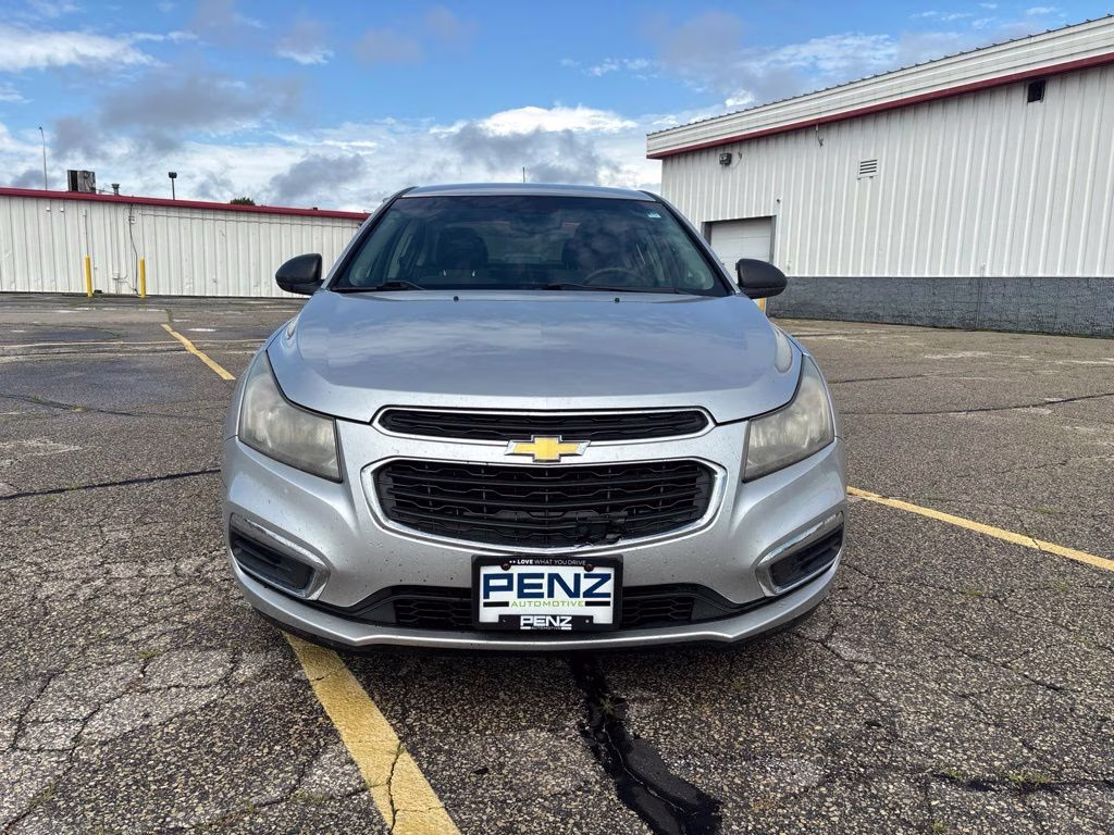 2015 Silver Ice Metallic Chevrolet Cruze LS FWD Sedan
