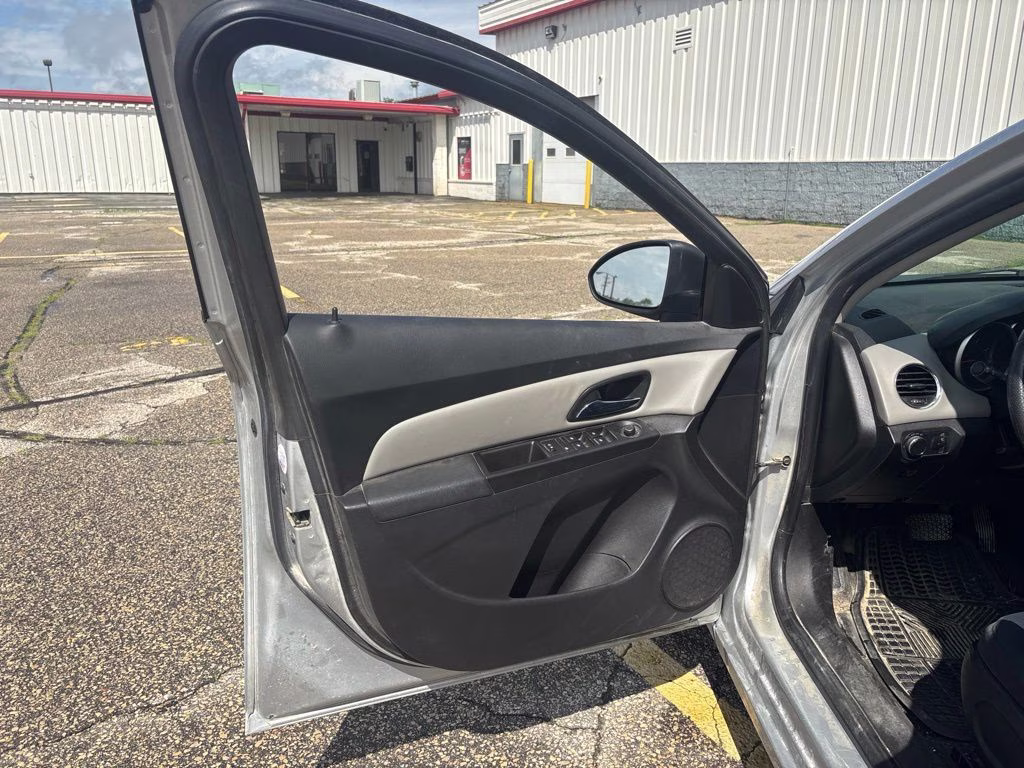 2015 Silver Ice Metallic Chevrolet Cruze LS FWD Sedan