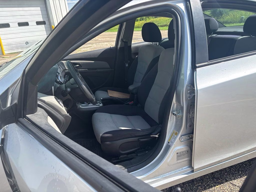 2015 Silver Ice Metallic Chevrolet Cruze LS FWD Sedan