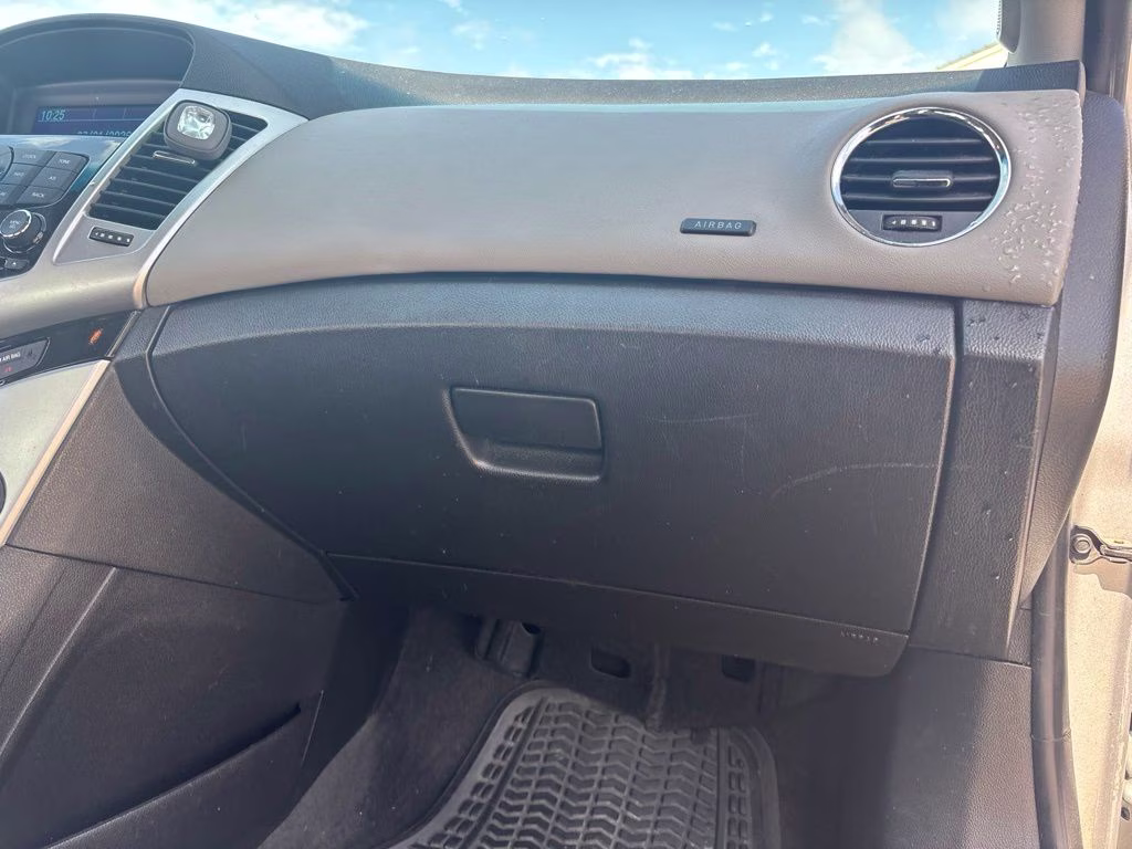 2015 Silver Ice Metallic Chevrolet Cruze LS FWD Sedan