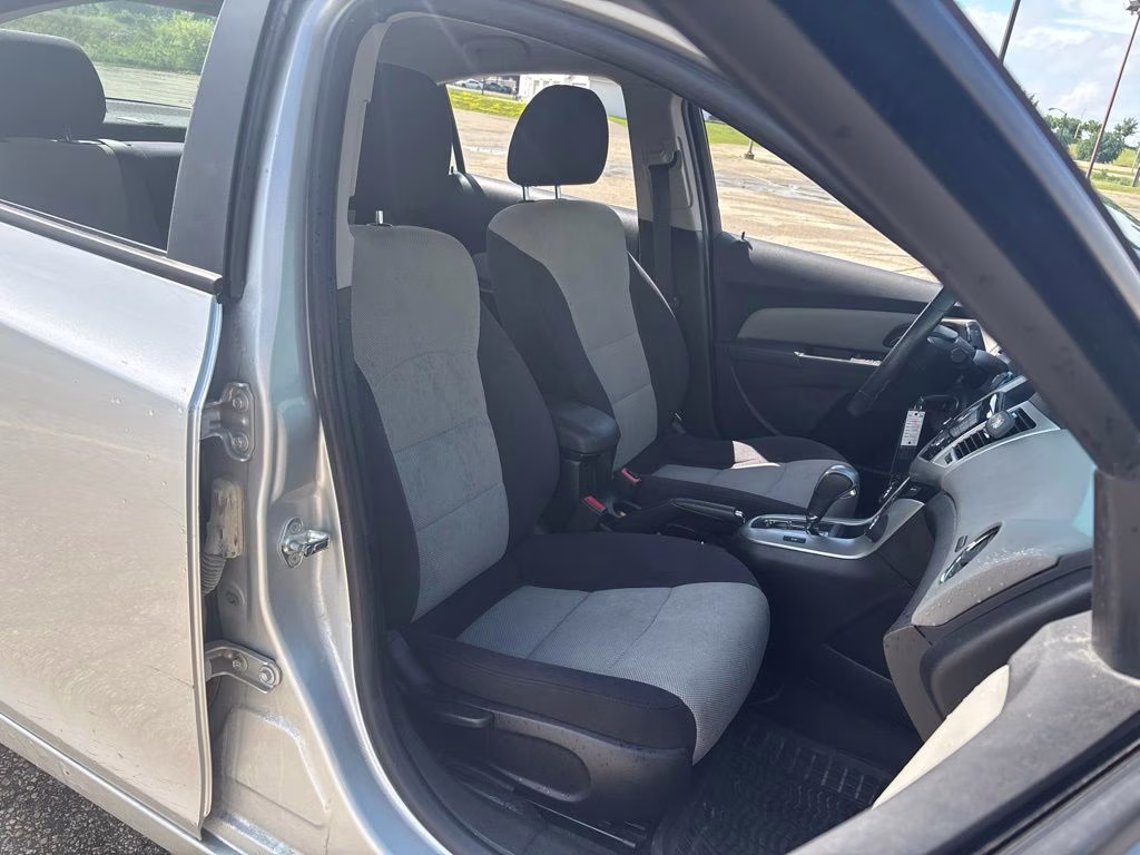 2015 Silver Ice Metallic Chevrolet Cruze LS FWD Sedan